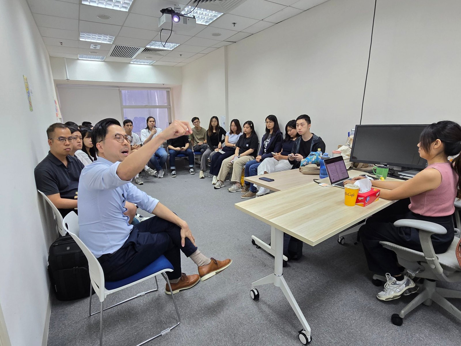 AI 升級轉型香港AI培訓, Corporate AI training 香港 AI 教育, 應用 AI 課程，AI人工智能課程，AI技能提升，AI Upskilling，初學者AI課程，Beginner AI Courses